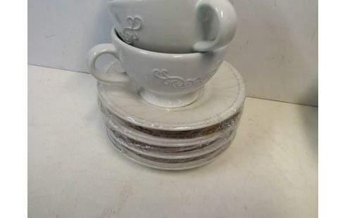 LOT DE 4 TASSES AVEC COUPELLES