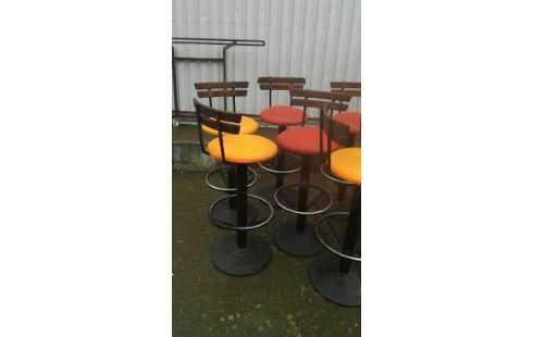 BARHOCKER IM VINTAGE-STIL