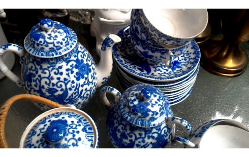 SERVICIO DE TÉ BLANCA AZUL PORCELANA
