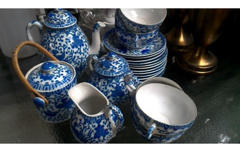 SERVICIO DE TÉ BLANCA AZUL PORCELANA