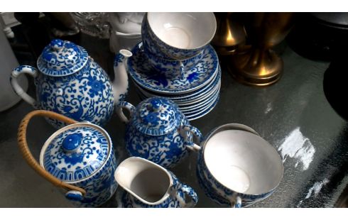 SERVICIO DE TÉ BLANCA AZUL PORCELANA