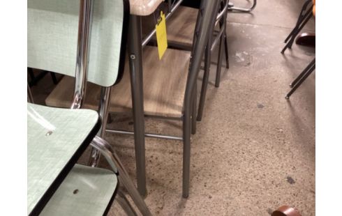 TABLE + 4 CHAISES ABÎMÉES MODERNES