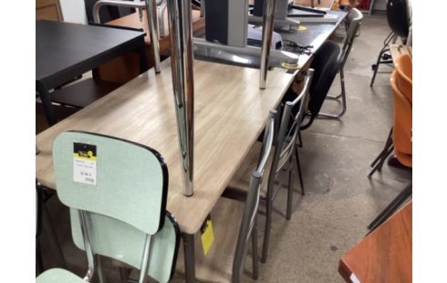 TABLE + 4 CHAISES ABÎMÉES MODERNES