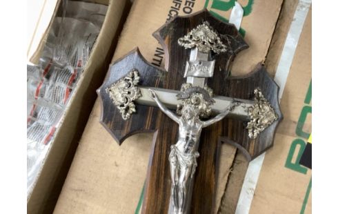 BENITIER CRUCIFIX