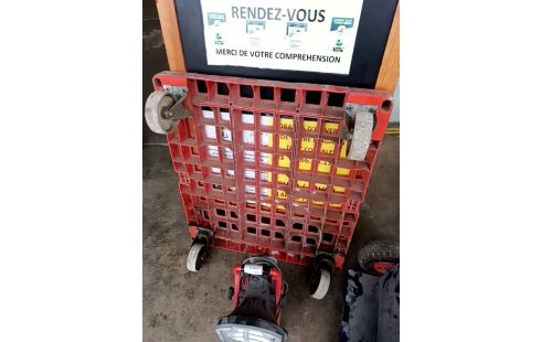 CHARIOT A ROULETTES PVC ROUGE