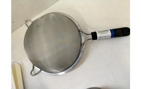 PASSOIRE Avec manche diamètre 20 cm