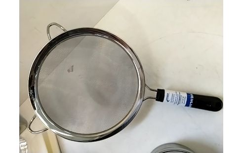 PASSOIRE Avec manche diamètre 20 cm