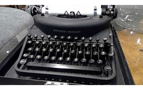 MÁQUINA DE ESCRIBIR REMINGTON