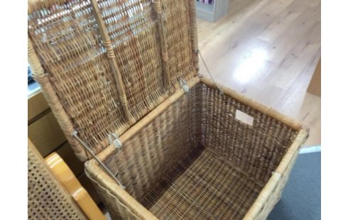 MALLE COFFRE EN ROTIN