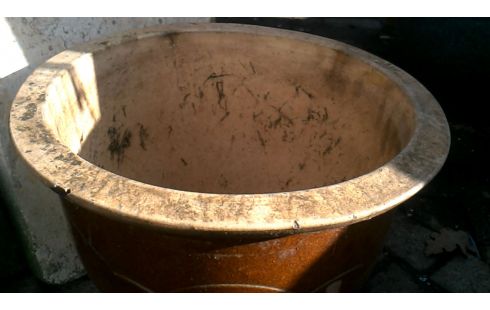 BLOEMPOT ROND BRUIN DECORATIE OOSTERS