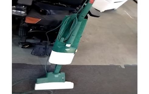 ASPIRATEUR BALAI AVEC ACCESSOIRES