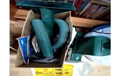 ASPIRATEUR BALAI AVEC ACCESSOIRES