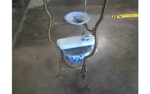 SERVITEUR DE TOILETTE