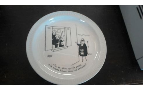 LOT D' ASSIETTES  SAINT  AMAND