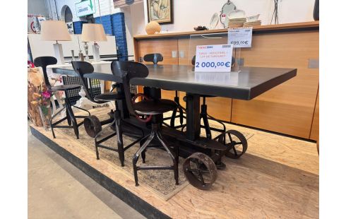 TABLE INDUSTRIEL + LOT DE TABOURET