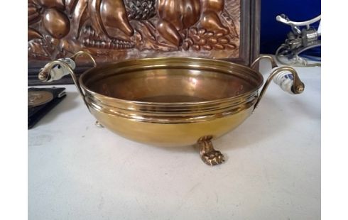 SCHAAL IN MESSING EN PORSELEIN