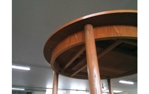 TABLE RONDE STYLE SCANDINAVE AVEC ALLONGES INTERIEURES