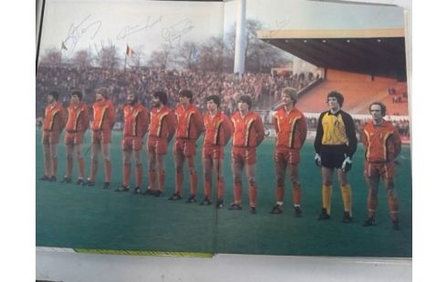 STRIPALBUM RODE DUIVELS GESIGNEERD