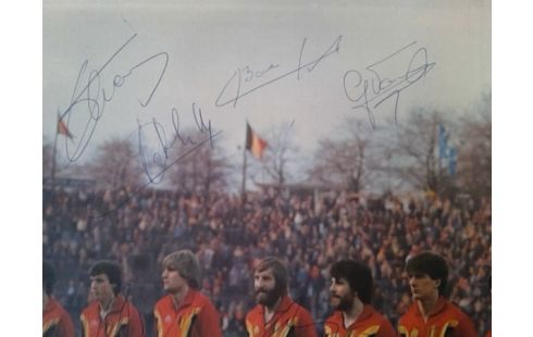 STRIPALBUM RODE DUIVELS GESIGNEERD