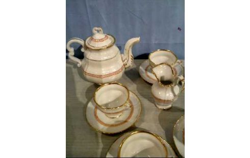 GESCHIRRSET 12-TLG. RAND GOLDF.