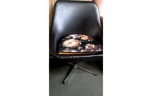 STOEL KUIPSTOEL VINTAGE ZWART SIMILI