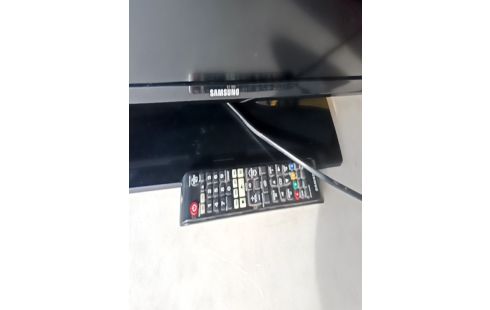 TELEVISEUR SAMSUNG + TÉLÉCOMMANDE