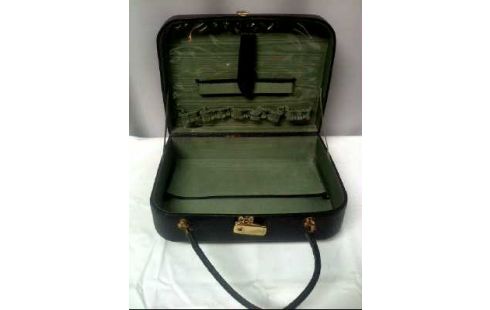 KOFFER KLEIN SCHWARZ MIT TRAGERIEMEN