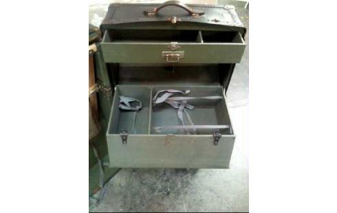 ÜBERSEEKOFFER SCHWARZ ANTIK OSHKOSH