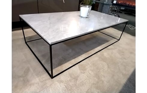 TABLE BASSE MODERNE MARBRE PIEDS METALS NOIRS
