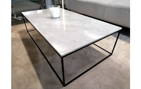 TABLE BASSE MODERNE MARBRE PIEDS METALS NOIRS