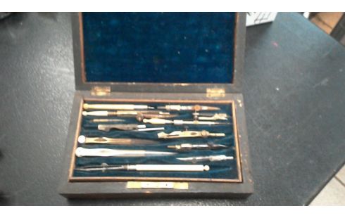 BOITE DE COMPAS ANCIENNE EP VERS 1900