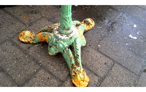 TABLE DE JARDIN ROND FONTE MARBRE
