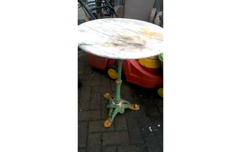 TABLE DE JARDIN ROND FONTE MARBRE