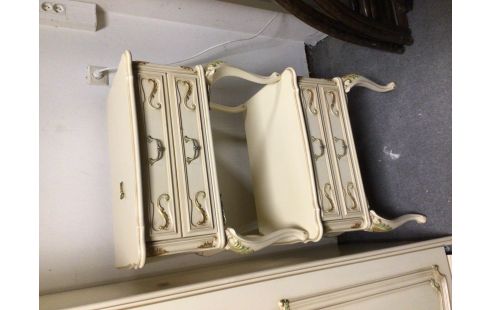 CHEVET STYLE LOUIS XV BEIGE 2 TIROIRS LA PAIRE