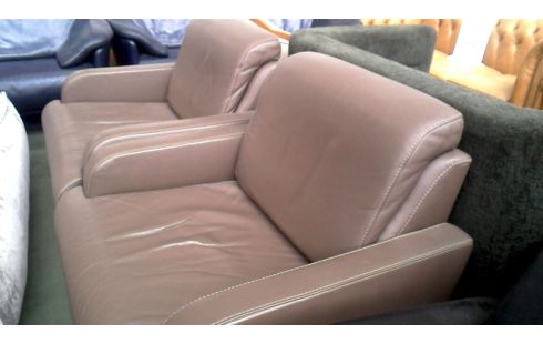 SILLÓN DE CUERO CLUB PARDO CUERO LA UNIDAD