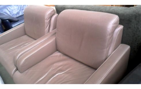 SILLÓN DE CUERO CLUB PARDO CUERO LA UNIDAD