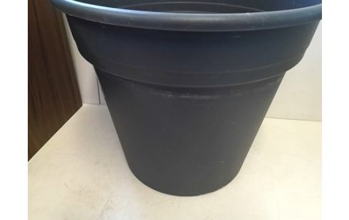 JARDINIERE PLASTIQUE GRISE D40