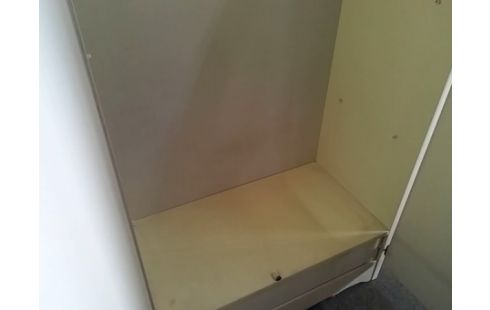 ARMOIRE 2P BLANCHE AVEC PENDERIE VERTICALE (SANS ETAGERE)