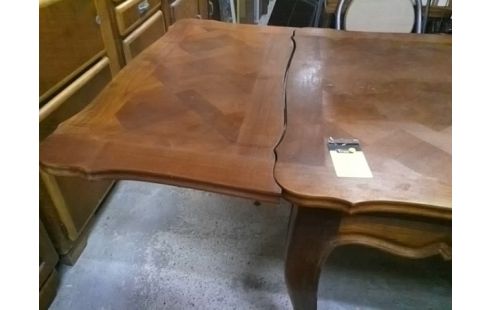 TABLE STYLE LOUIS XV AVEC ALLONGES INTERIEURES (QLQS TACHES)
