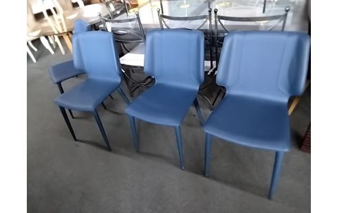 4 CHAISES MODERNE BLEUES PIEDS ABIMES