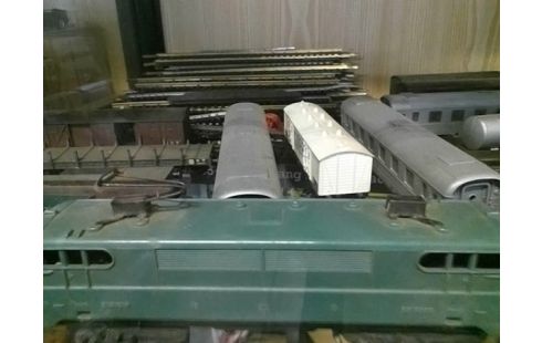 LOT DE LOCOMOTIVES ET RAIL