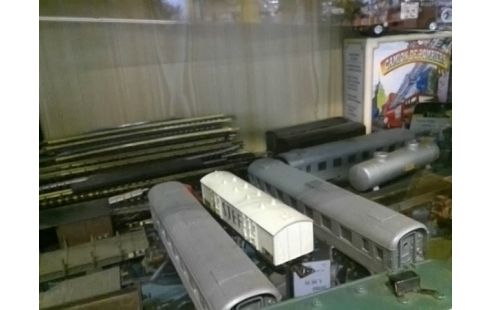 LOT DE LOCOMOTIVES ET RAIL