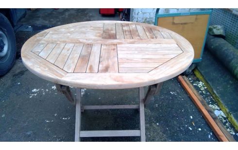 TABLE DE JARDIN EN TECK