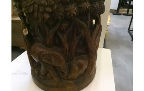 TABOURET EN BOIS SCULPTE