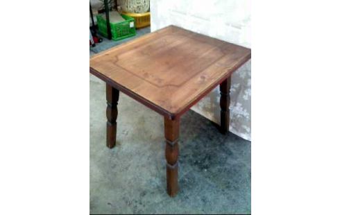 HOLZTISCH DUNKEL RECHTECKMUSTER