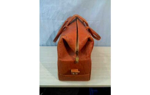 TASCHE BRAUN MIT TRAGEGRIFF LEDEROPTIK