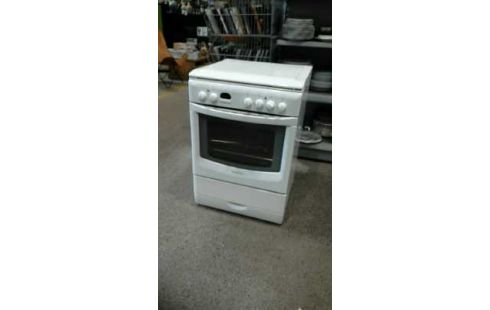 HERD MIT GAS- UND ELEKTROKOCHFELD ARISTON