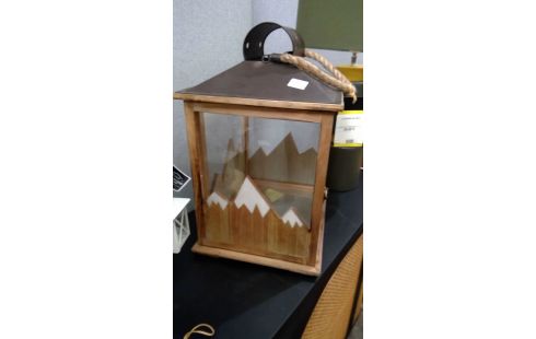 LANTERNE EN BOIS