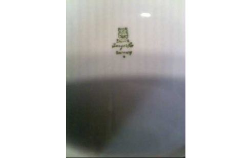 PORZELLANSERVICE 74-T. <JAEGER&CO> PLATINRAND