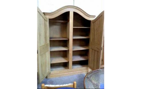 ARMOIRE CHAPEAU DE GENDARME